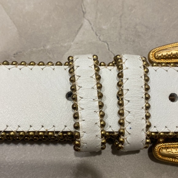 Rare Vintage White Leather Belt with Gold Tone Features - Picture 3 of 16